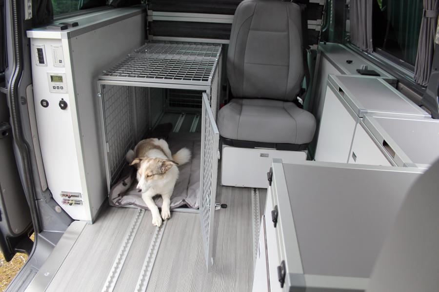 Интерьер Volkswagen Dogscamper (T6) 2017 года  (фото 7 из 9)